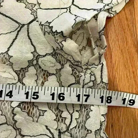 H&M lace cap sleeve dress w/ back black velvet bowtie. Size 6 - Picture 3 of 5